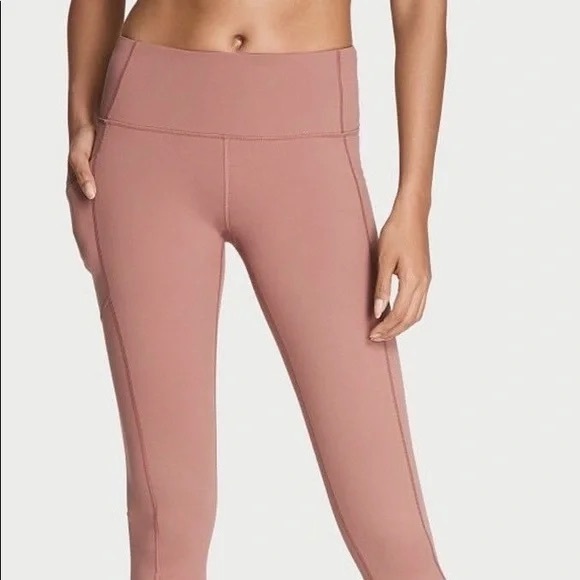 Victoria Sport Pants - Victoria Sport Knockout High-Rise Capri Leggings - Rose Mauve - XS
